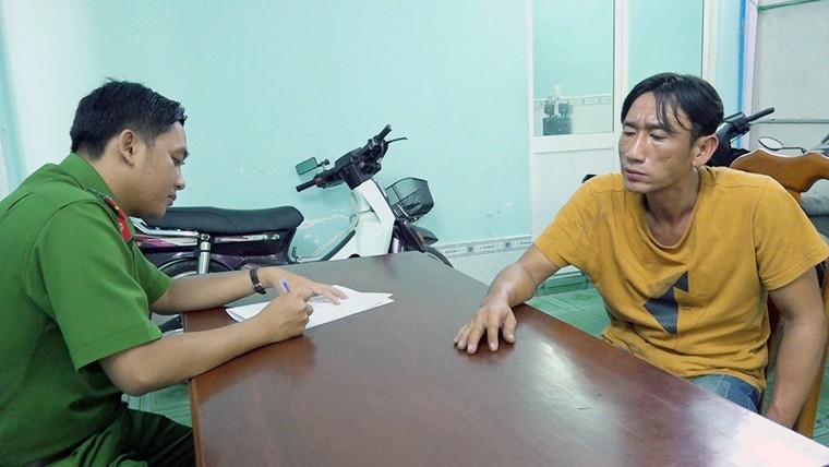 Khống chế đối tượng ngáo đá dọa đốt cây xăng ảnh 1