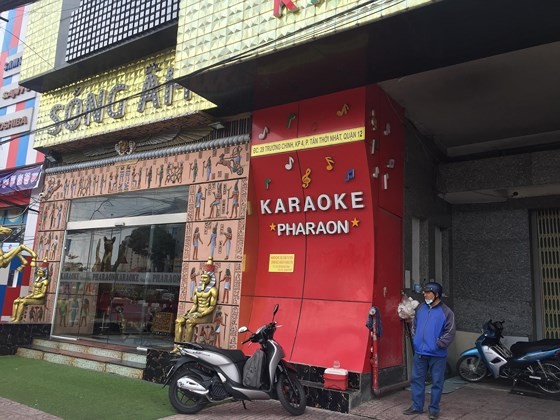 Công an khám xét quán karaoke và nhà riêng Phúc 'XO', thu giữ nhiều tang vật ảnh 1