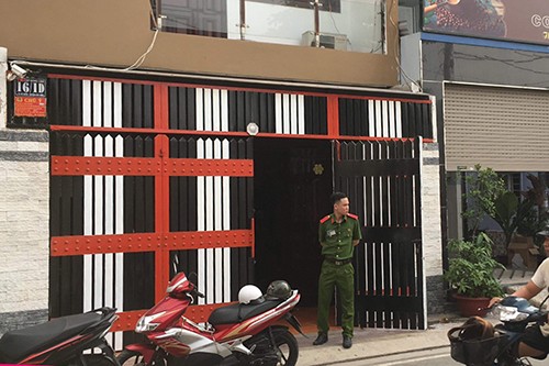 Công an khám xét quán karaoke và nhà riêng Phúc 'XO', thu giữ nhiều tang vật ảnh 2