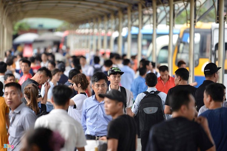 Ảnh: Cửa ngõ Hà Nội đông nghẹt người và xe trước kỳ nghỉ lễ ảnh 2