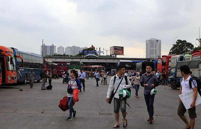 Ảnh: Cửa ngõ Hà Nội đông nghẹt người và xe trước kỳ nghỉ lễ ảnh 5