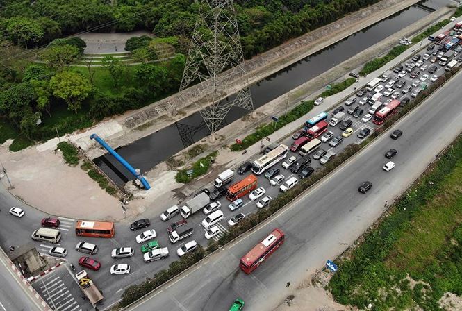 Ảnh: Cửa ngõ Hà Nội đông nghẹt người và xe trước kỳ nghỉ lễ ảnh 6