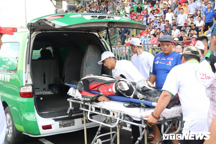 Các tay đua mô tô hâm nóng không khí thành phố Cần Thơ ảnh 6