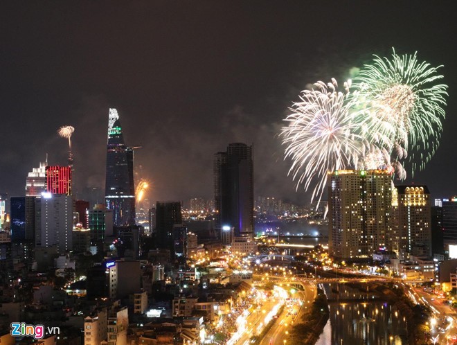 Thành phố Hồ Chí Minh rực rỡ trong ánh sáng pháo hoa đêm 30/4 ảnh 8