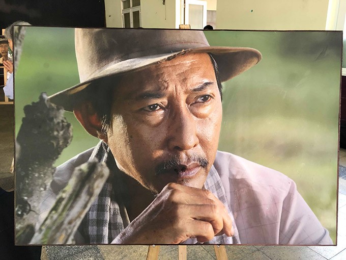 Người thân và nghệ sĩ bật khóc tại lễ tang nghệ sĩ Lê Bình ảnh 2