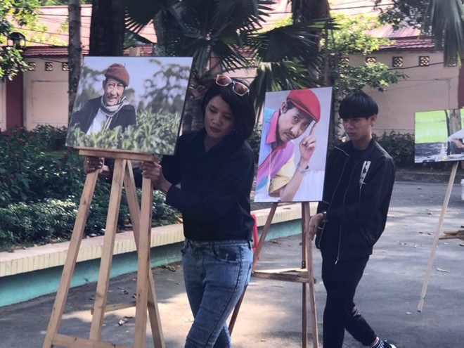 Người thân và nghệ sĩ bật khóc tại lễ tang nghệ sĩ Lê Bình ảnh 1