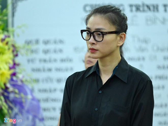 Người thân và nghệ sĩ bật khóc tại lễ tang nghệ sĩ Lê Bình ảnh 7