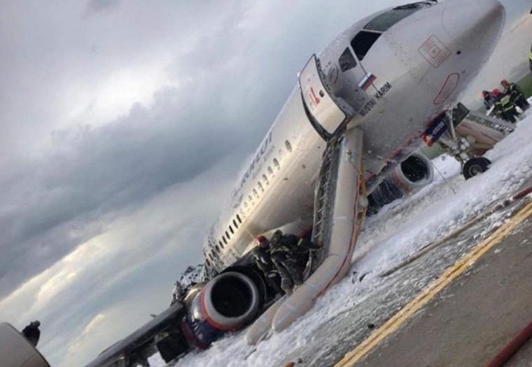 Máy bay Nga bốc cháy: 41 người thiệt mạng ảnh 1