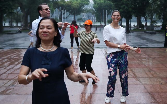 Công chúa Thụy Điển cùng Phu quân tập thể dục, ăn bún bò tại Hà Nội ảnh 2