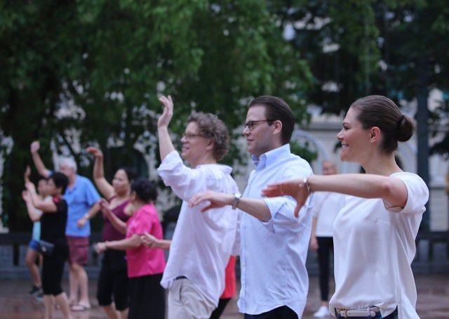 Công chúa Thụy Điển cùng Phu quân tập thể dục, ăn bún bò tại Hà Nội ảnh 1