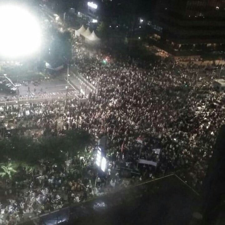 Biểu tình tại thủ đô Indonesia buộc cảnh sát sử dụng hơi cay ảnh 1