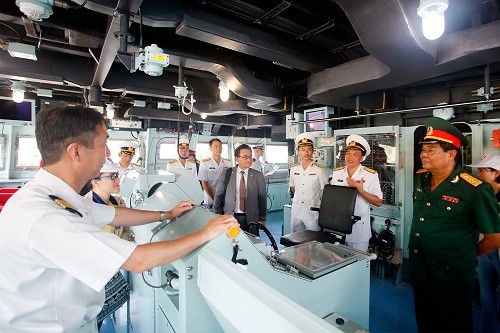 Chiến hạm Nhật Bản, Canada, Pháp thăm Việt Nam ảnh 2