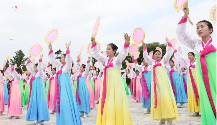 Hàng chục nghìn người Triều Tiên xếp hàng chào đón Chủ tịch Tập Cận Bình ảnh 6