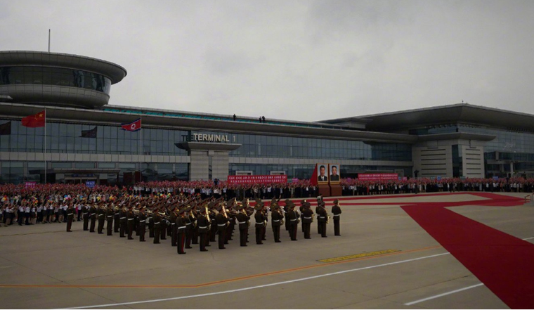 Hàng chục nghìn người Triều Tiên xếp hàng chào đón Chủ tịch Tập Cận Bình ảnh 2