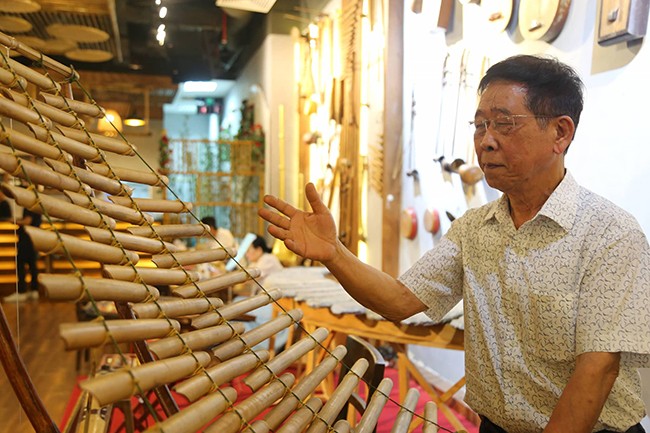 Lạc bước vào 'bảo tàng' nhạc cụ truyền thống giữa lòng Hà Nội ảnh 4