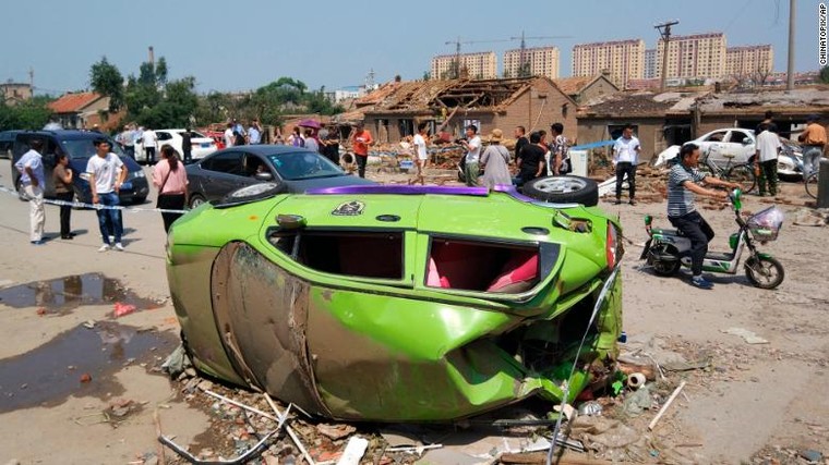 Trung Quốc: Lốc xoáy kinh hoàng xuất hiện khiến gần 200 người thương vong ảnh 1