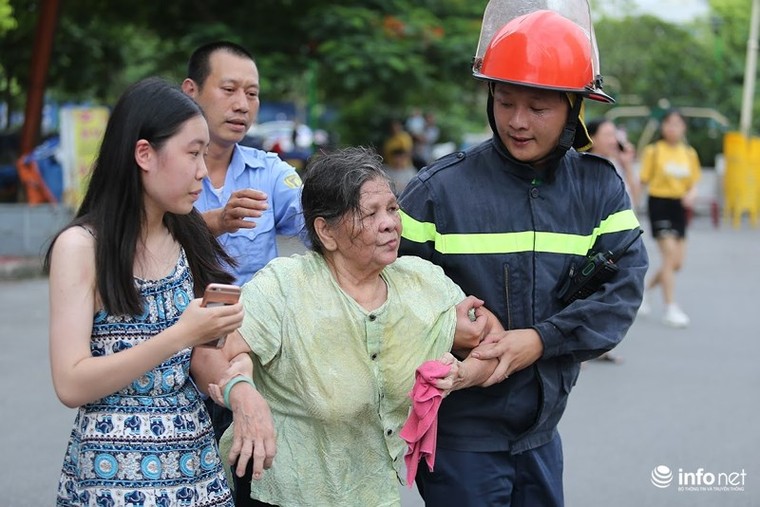 Hỏa hoạn do nổ bình ga căn hộ tầng 15 chung cư Nam Trung Yên ảnh 2