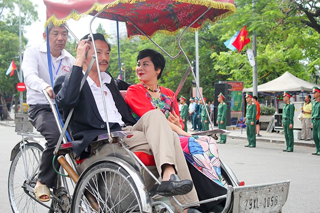 Phố đi bộ Hà Nội hóa sân khấu Carnaval kỷ niệm 20 năm 'Thành phố vì hòa bình' ảnh 9