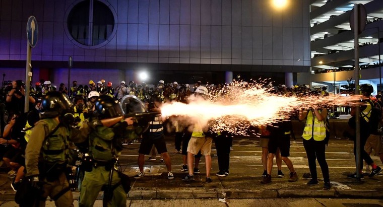 Hong Kong bước vào tuần thứ bảy bất ổn liên tiếp ảnh 1