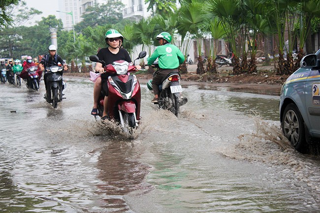 Con phố quanh năm luôn trong tình trạng ngập úng tại Hà Nội ảnh 9