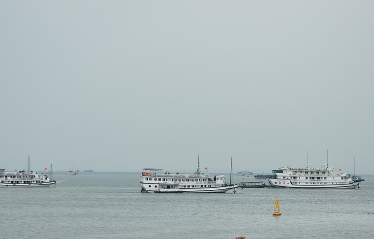 Tàu du lịch Quảng Ninh mắc kẹt trên đường tránh bão số 3 ảnh 1