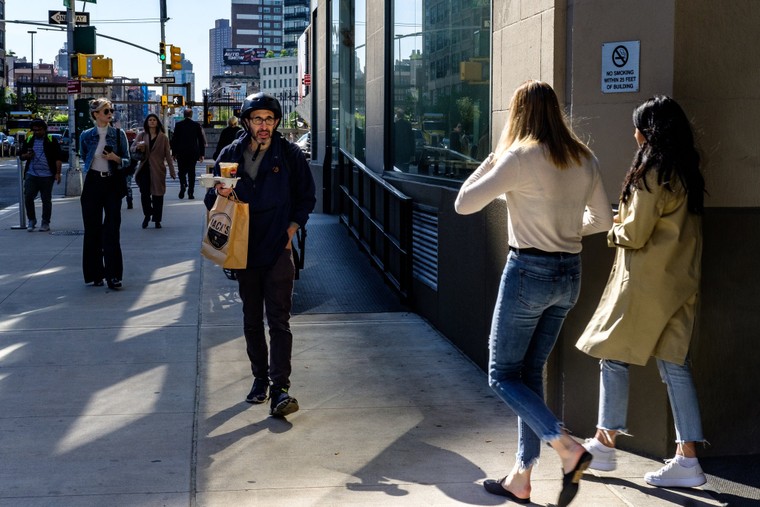 Một ngày giao đồ ăn tại New York ảnh 1