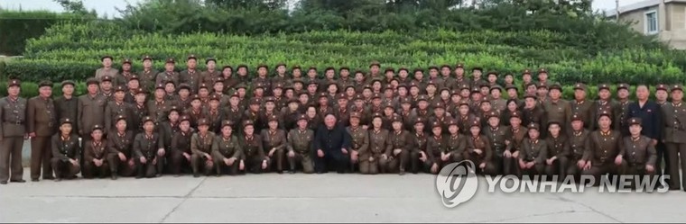 Chủ tịch Kim Jong-un 'tưởng thưởng' các nhà khoa học quân sự ảnh 1