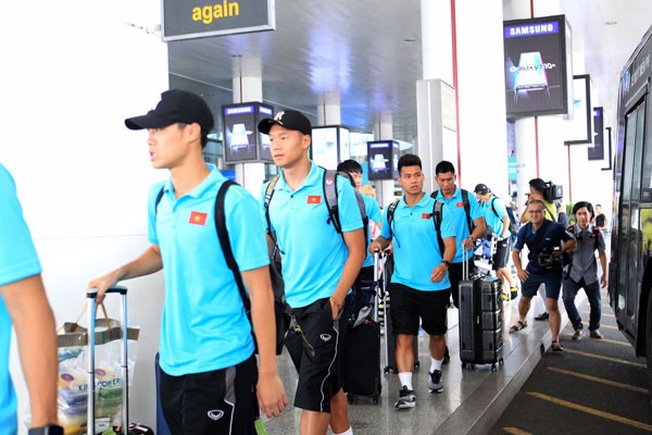 Đội tuyển quốc gia đã về nước ảnh 3