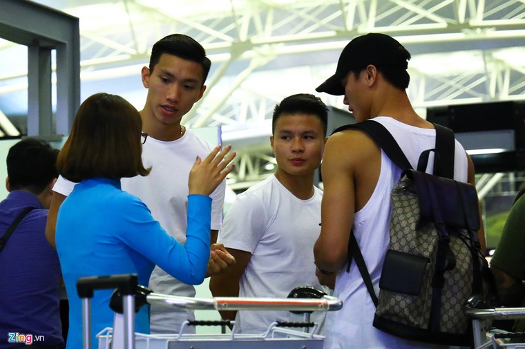 Vân Hậu lên đường sang Hà Lan: 'Tôi sẽ cố gắng hết mình' ảnh 1