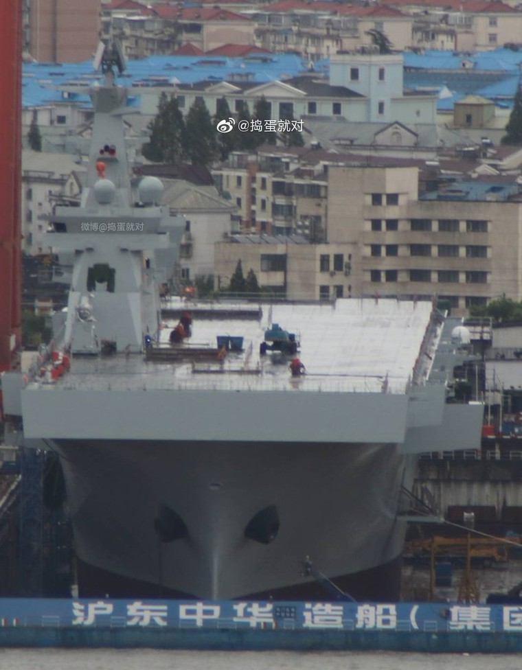 Trung Quốc ra mắt tàu sân bay trực thăng Type 075 ảnh 1