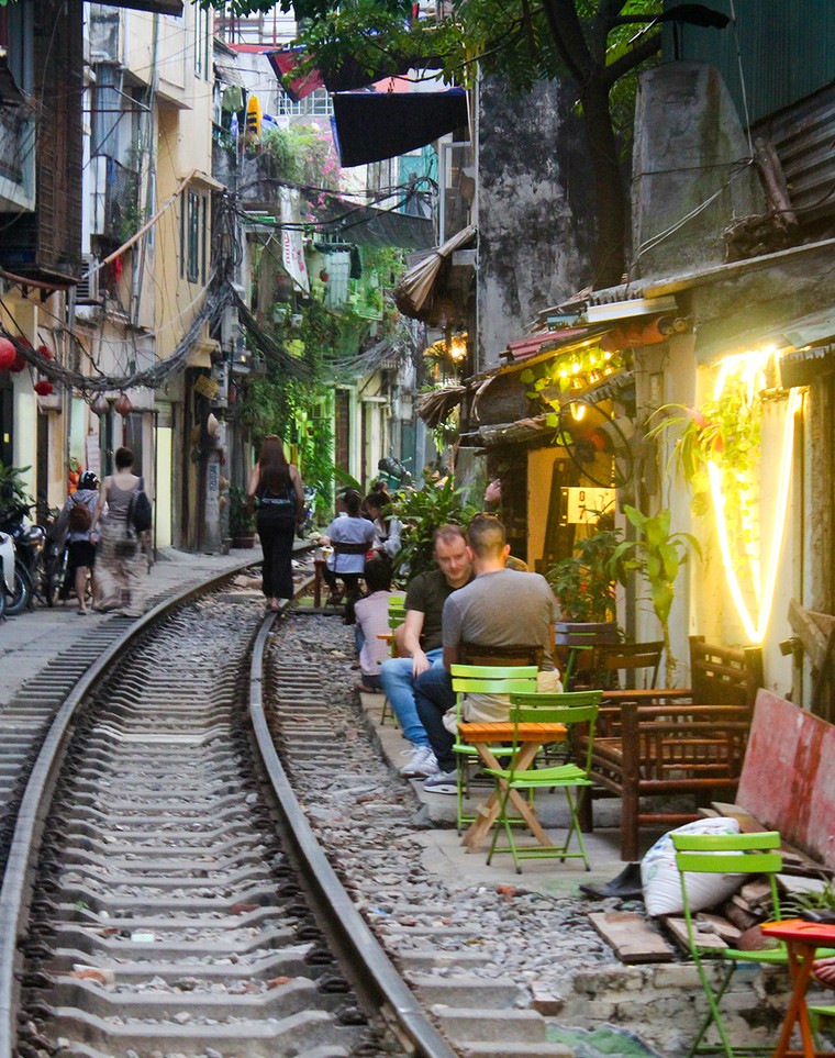 Du khách nước ngoài nói gì khi biết tin cà phê đường tàu bị 'xóa sổ'? ảnh 9