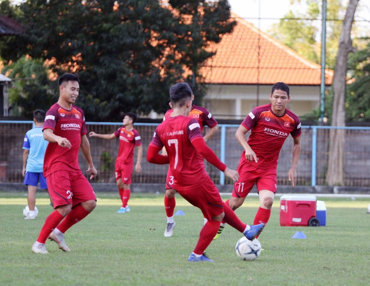 ĐT Việt Nam tập buổi đầu tiên tại Bali: Trở lại với sự tập trung cao độ ảnh 5