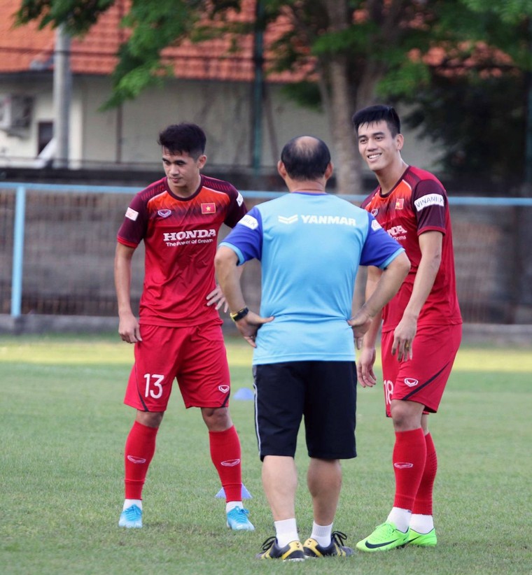 ĐT Việt Nam tập buổi đầu tiên tại Bali: Trở lại với sự tập trung cao độ ảnh 8