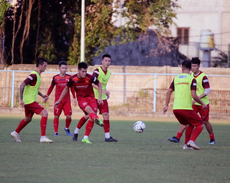 ĐT Việt Nam tập buổi đầu tiên tại Bali: Trở lại với sự tập trung cao độ ảnh 11