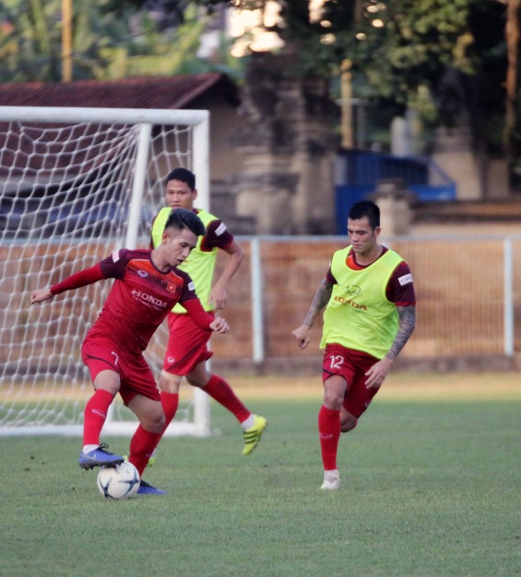 ĐT Việt Nam tập buổi đầu tiên tại Bali: Trở lại với sự tập trung cao độ ảnh 12