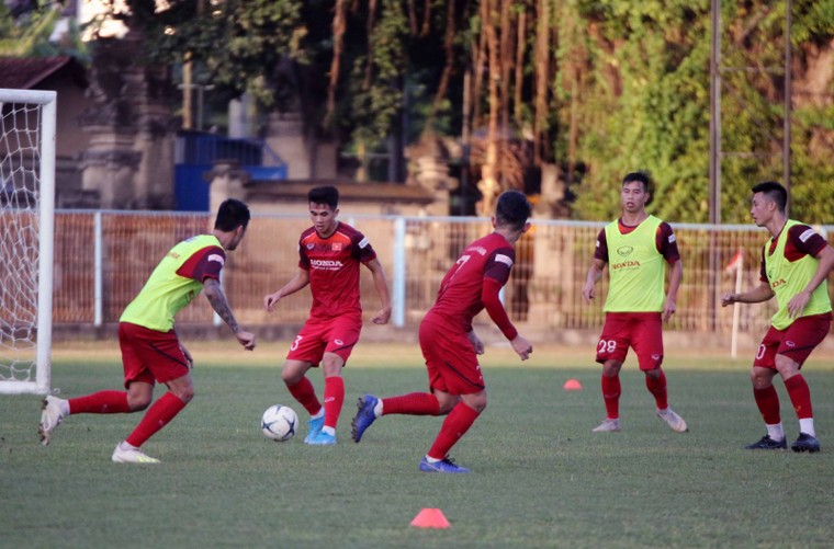 ĐT Việt Nam tập buổi đầu tiên tại Bali: Trở lại với sự tập trung cao độ ảnh 13