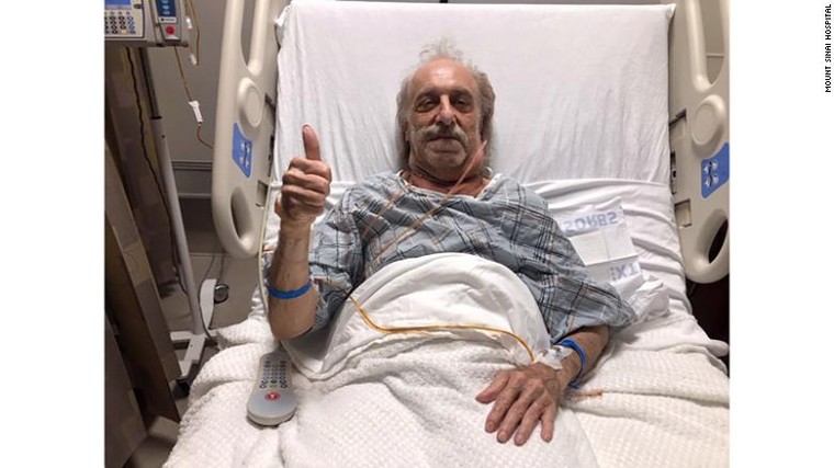 Cắt bỏ khối u to bằng quả bóng trong cổ bệnh nhân ảnh 1