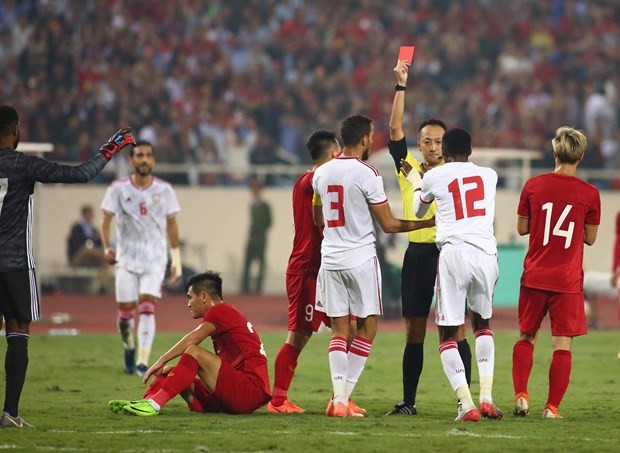 Hưởng lợi thế hơn người, Việt Nam thắng sát nút UAE ảnh 1