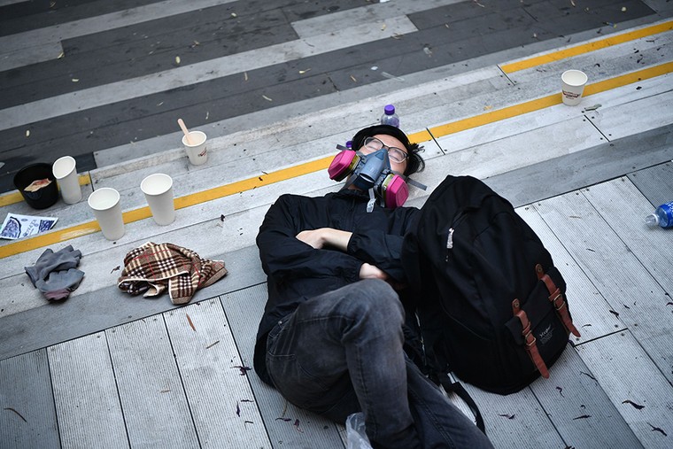 Bất ổn tại Hong Kong: Khói lửa nghi ngút tại trường Đại học Bách khoa ảnh 3