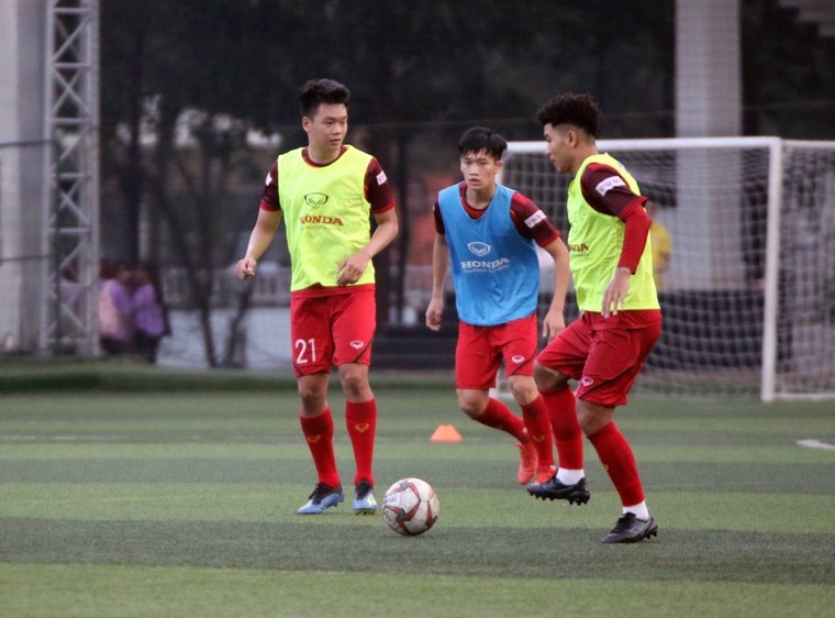 Đội tuyển U22 Việt Nam bay sang Philippines vào chiều nay ảnh 4