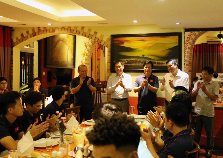 Đội tuyển U22 Việt Nam bay sang Philippines vào chiều nay ảnh 1