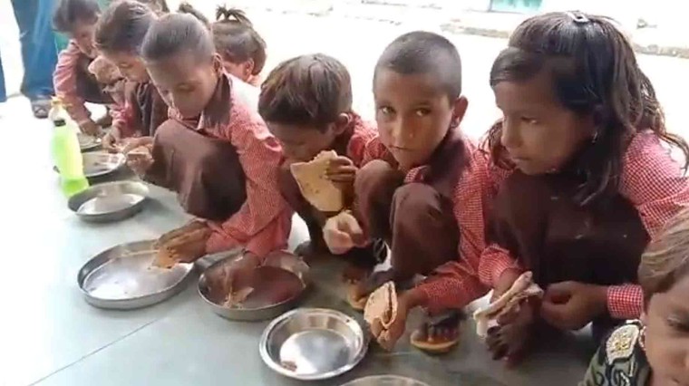 Ấn Độ: Phát hiện xác chuột trong nồi súp của học sinh ảnh 1