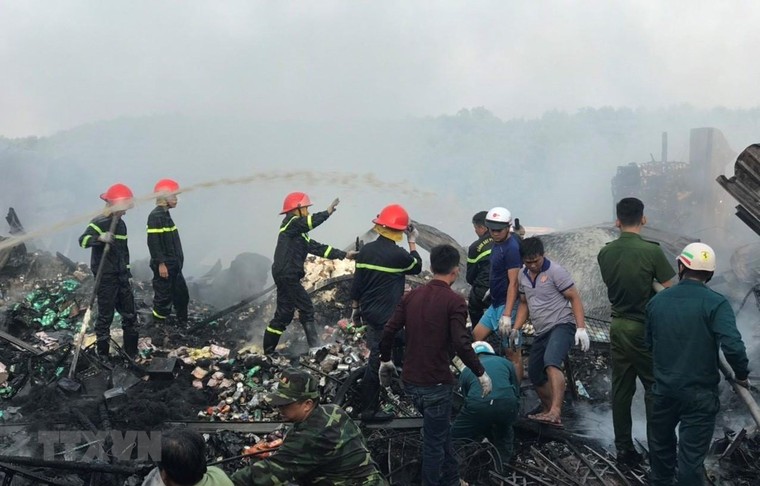 Hỏa hoạn thiêu hủy 12 căn nhà tại Cà Mau, nghi do chập điện ảnh 1