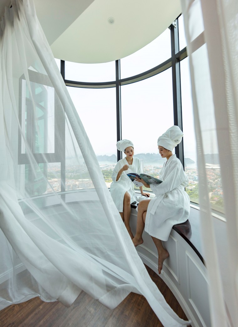 Mùa lễ hội 2019, check-in ô cửa sổ khổng lồ cực ảo tại khách sạn view cao nhất Hạ Long ảnh 3
