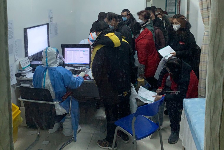 Người Vũ Hán cạn khô nước mắt và hy vọng vì dịch bệnh ảnh 1