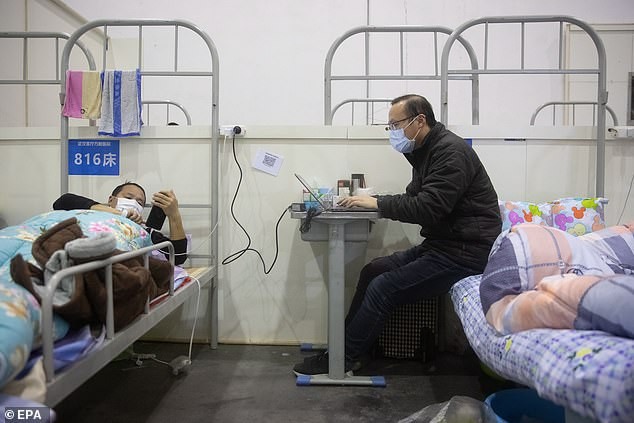 Cuộc sống bên trong bệnh viện dã chiến ở Vũ Hán ảnh 5