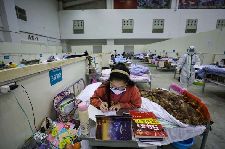 Cuộc sống bên trong bệnh viện dã chiến ở Vũ Hán ảnh 2