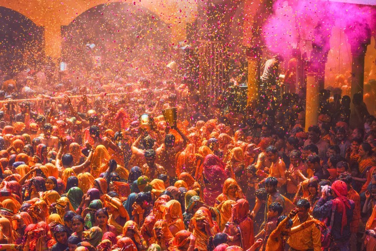 Lễ hội sắc màu Holi vẫn diễn ra bất chấp nỗi lo dịch bệnh ảnh 1