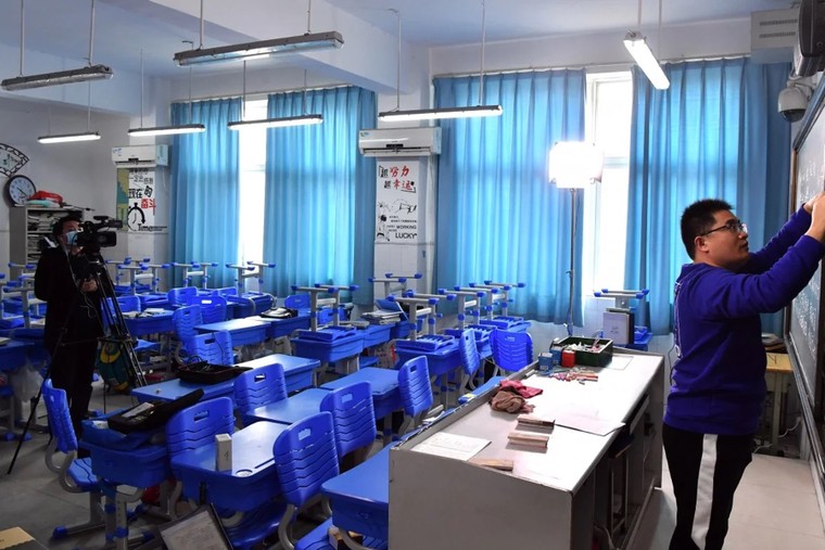 Phụ huynh Trung Quốc gặp khó với phương pháp học online ảnh 1