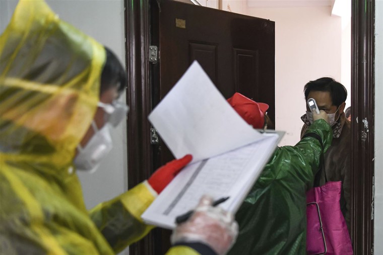 Nhân viên cộng đồng mùa dịch: Những người ‘làm ơn mắc oán’ ảnh 3